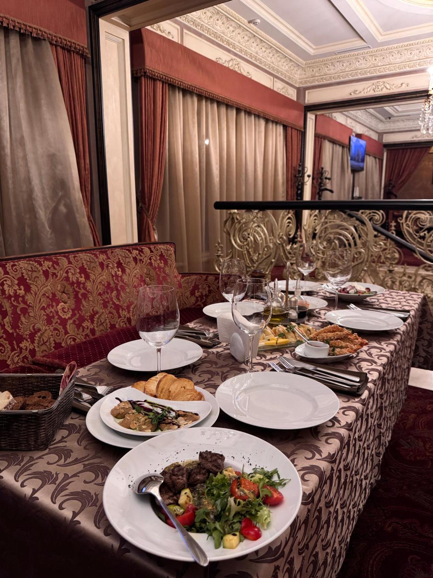 Axelhof Boutique Hotel دنيبروبيتروفسك المظهر الخارجي الصورة